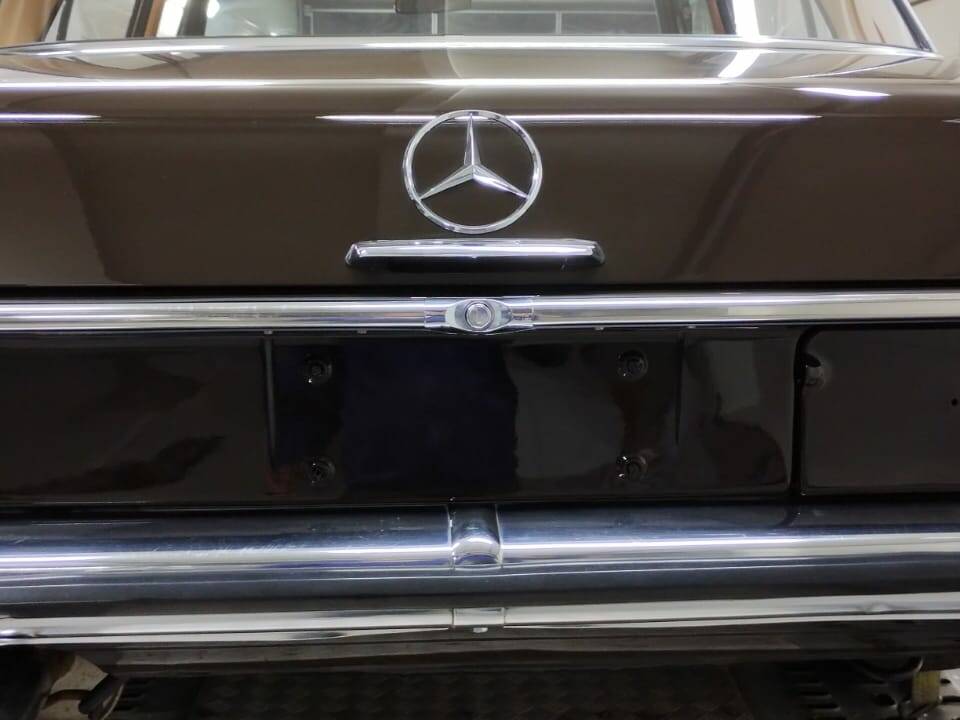 Bild 21/25 von Mercedes-Benz 200 (1969)