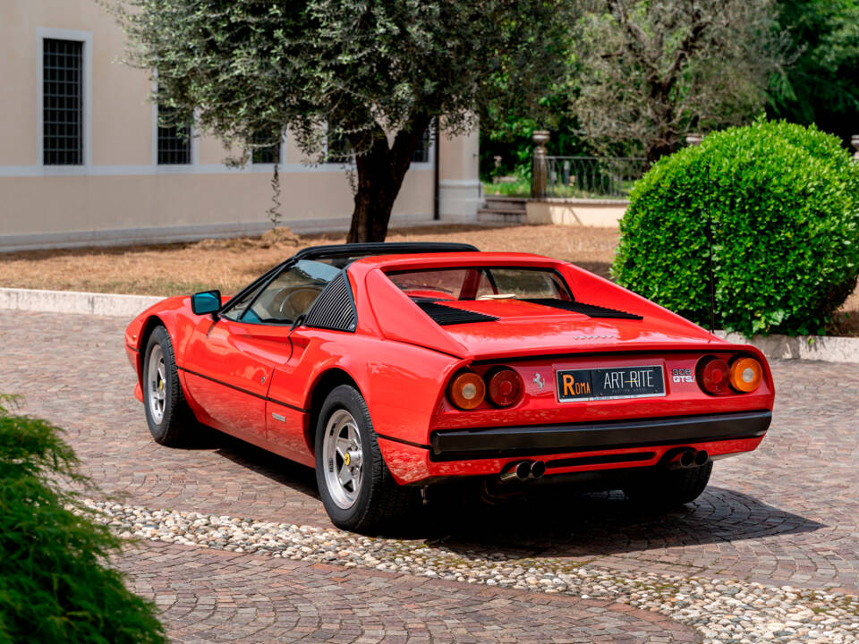 Image 45/46 de Ferrari 308 GTSi (1982)