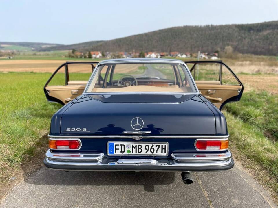 Image 11/52 of Mercedes-Benz 250 S (1967)
