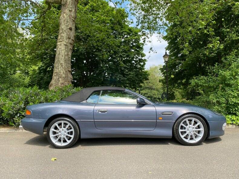 Image 8/50 of Aston Martin DB 7 Vantage Volante (2002)