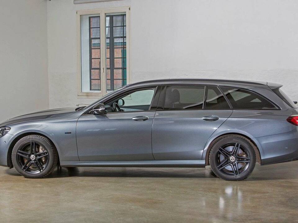 Image 2/20 of Mercedes-Benz E 300 de T (2020)