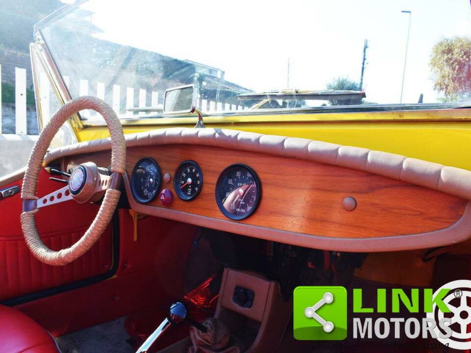 Image 9/10 of FIAT 850 Spider (1967)