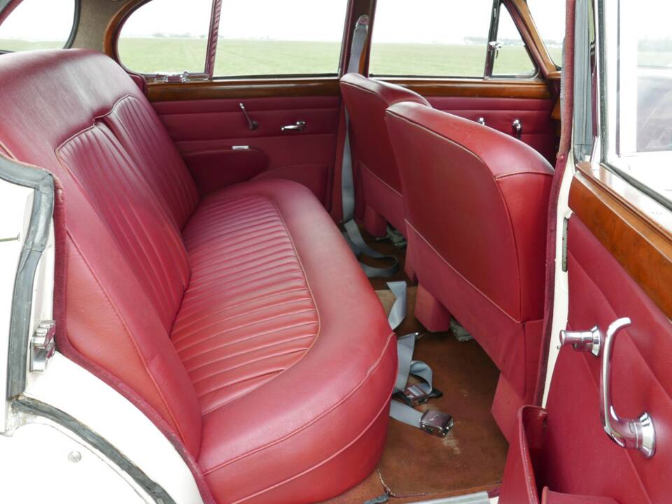 Obraz 37/50 pojazdu Jaguar 240 (1968)