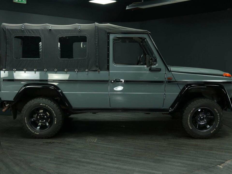 Immagine 6/50 di Mercedes-Benz 230 GE (SWB) (1993)