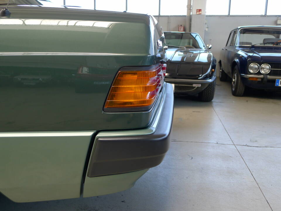 Bild 27/37 von Mercedes-Benz 190 E (1989)