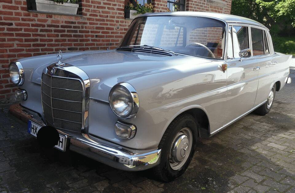 Image 4/8 of Mercedes-Benz 190 c (1965)