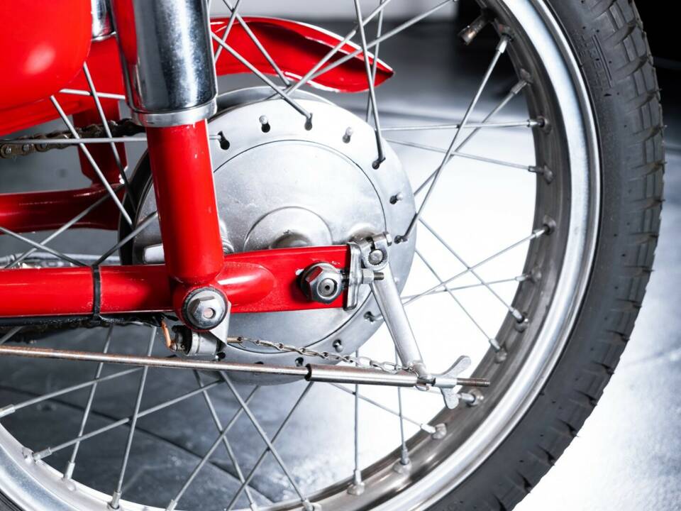 Image 15/50 of MV Agusta DUMMY (1957)