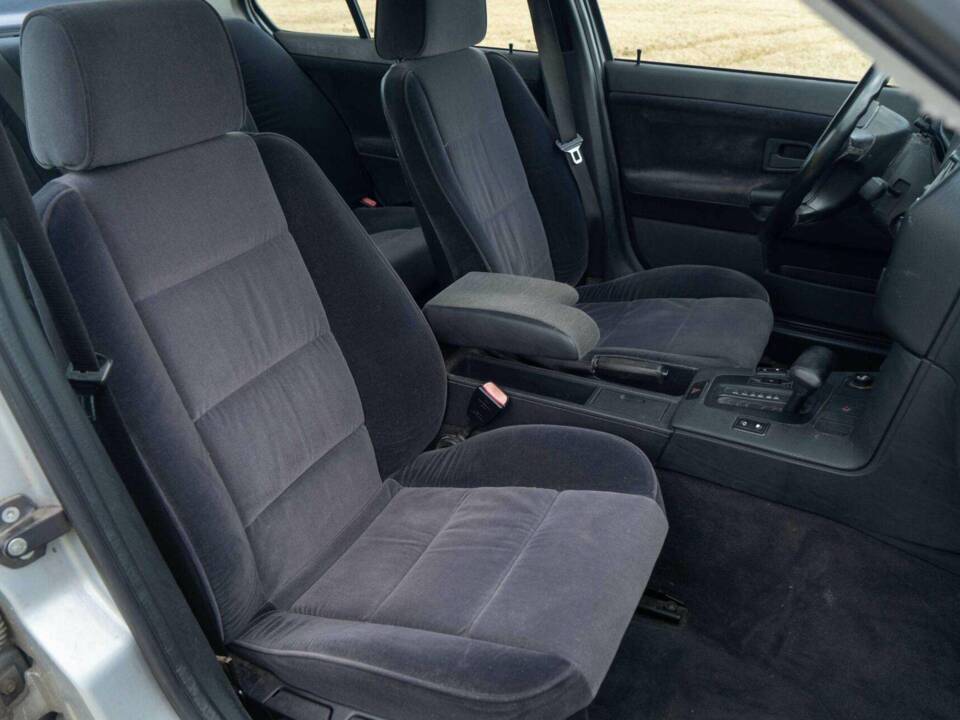 Image 33/40 de BMW 320i (1994)