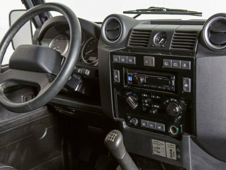 Image 15/20 of Land Rover Defender 110 (2016)