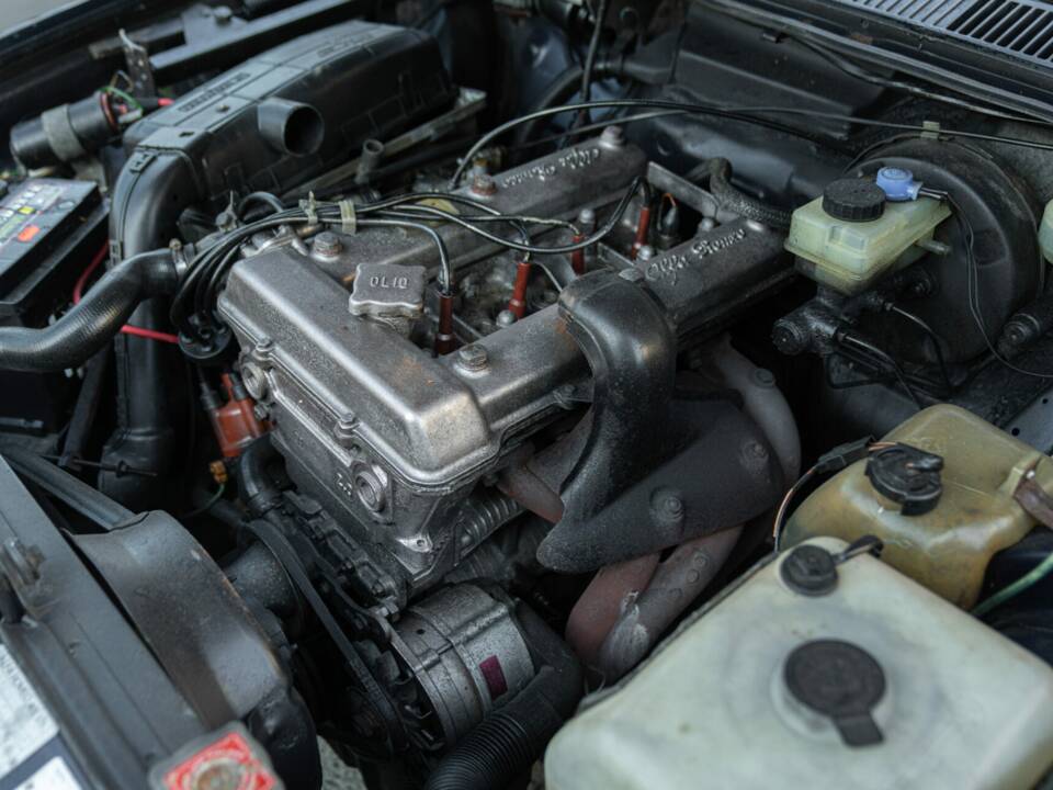 Image 30/39 de Alfa Romeo Alfetta 2.0 (1983)