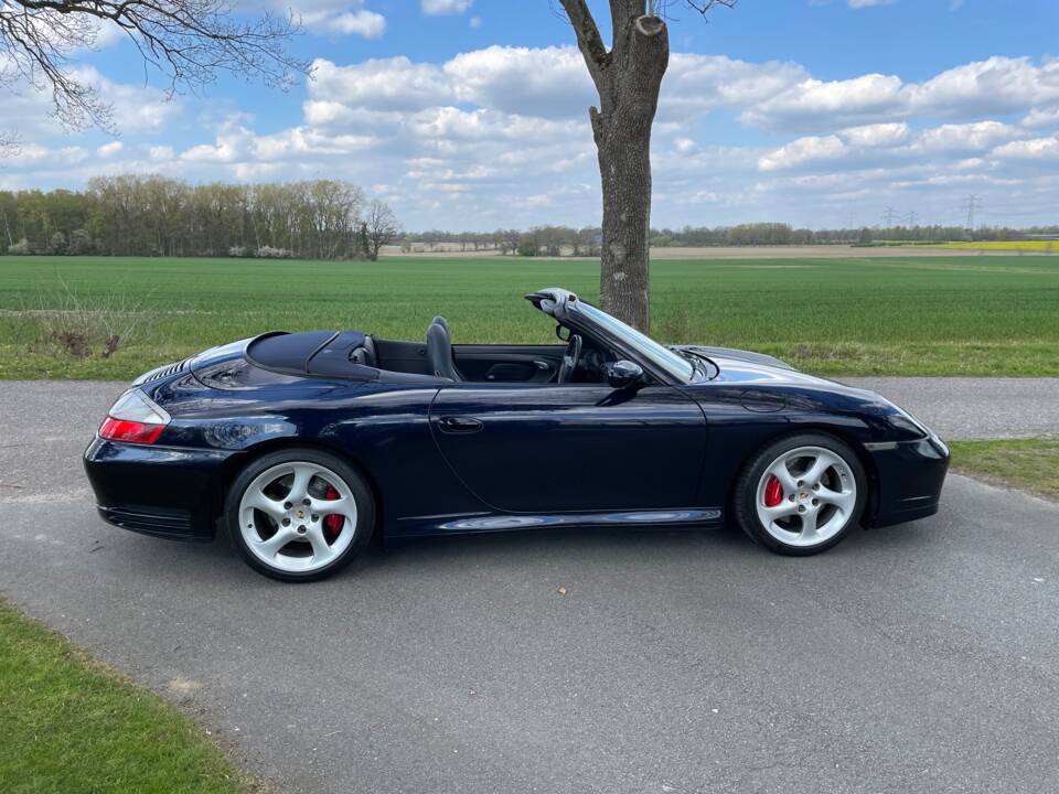 Image 2/17 of Porsche 911 Carrera 4S (2004)