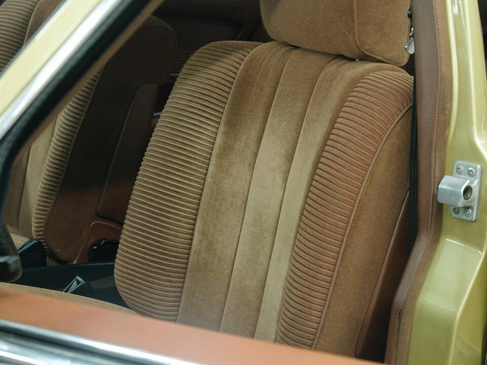 Image 26/50 de Mercedes-Benz 280 SE (1975)