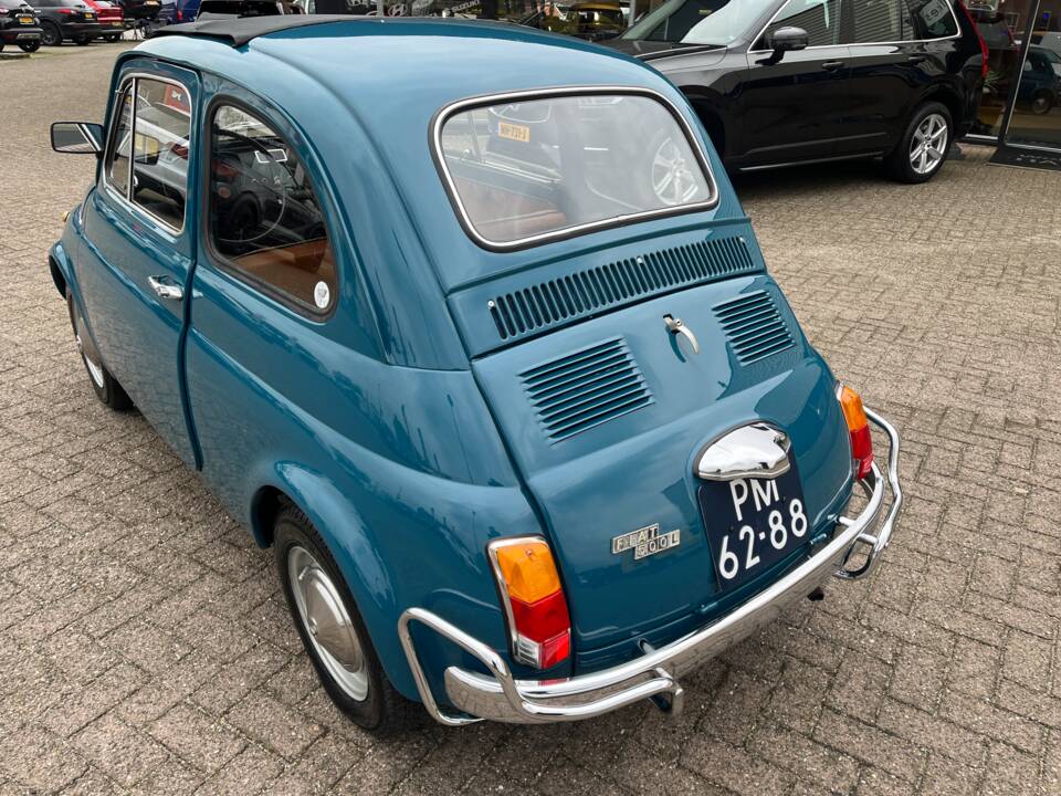 Image 22/37 of FIAT 500 F (1969)