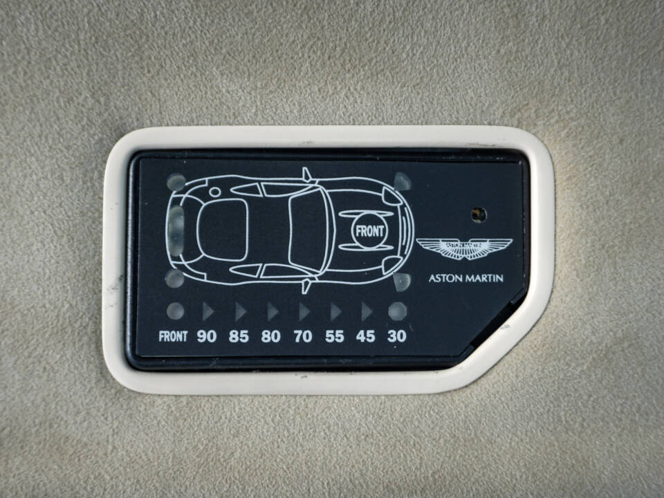 Image 16/40 of Aston Martin DB 7 Vantage (2000)