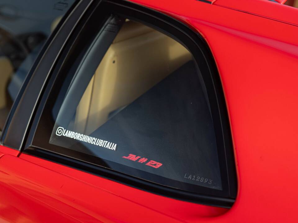 Image 40/50 of Lamborghini Diablo VT (1993)