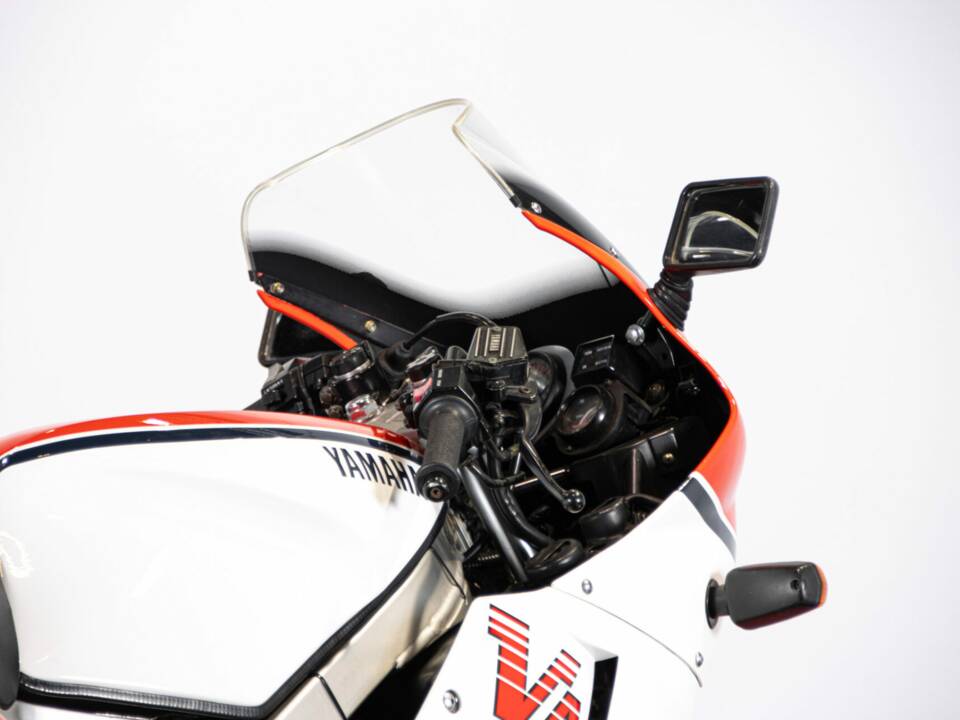 Immagine 18/50 di Yamaha RZV 500 R (1985)