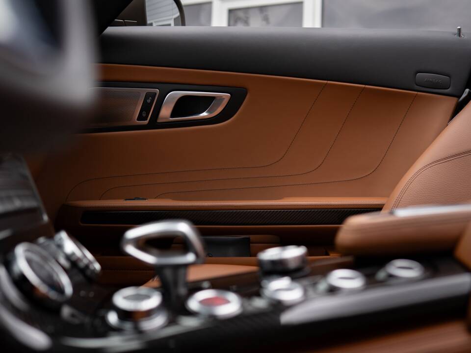 Image 36/45 of Mercedes-Benz SLS AMG Roadster (2012)