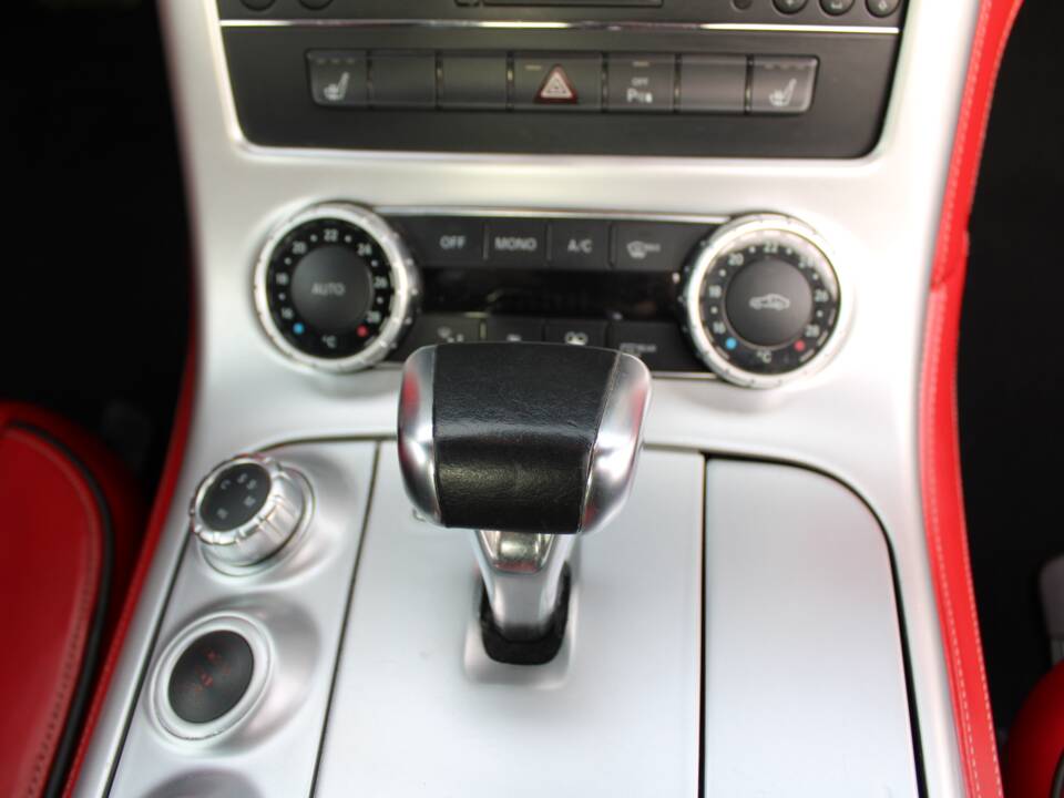 Image 44/57 of Mercedes-Benz SLS AMG (2010)