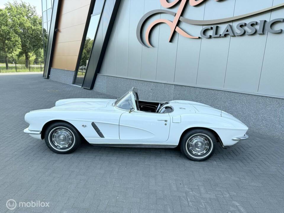 Image 2/24 of Chevrolet Corvette (1962)
