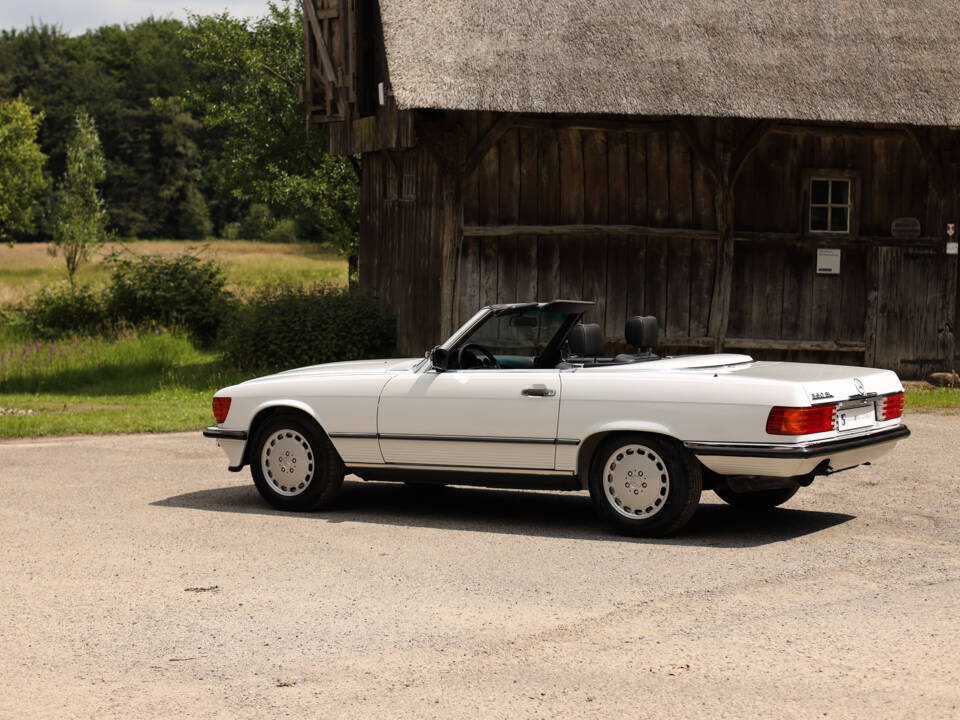 Immagine 4/73 di Mercedes-Benz 560 SL (1986)