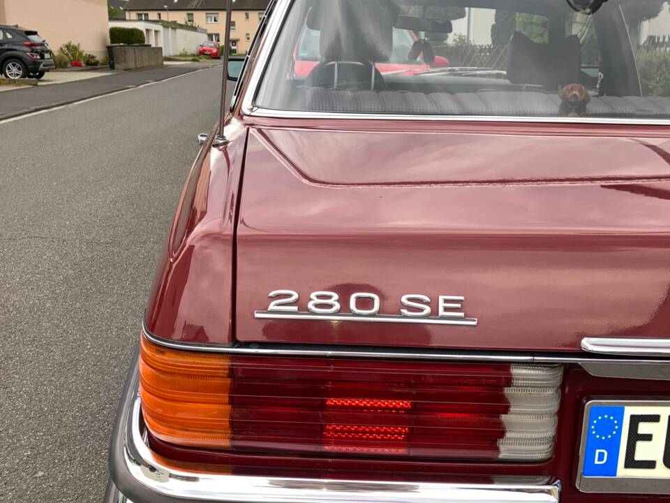 Image 5/15 de Mercedes-Benz 280 SE (1977)