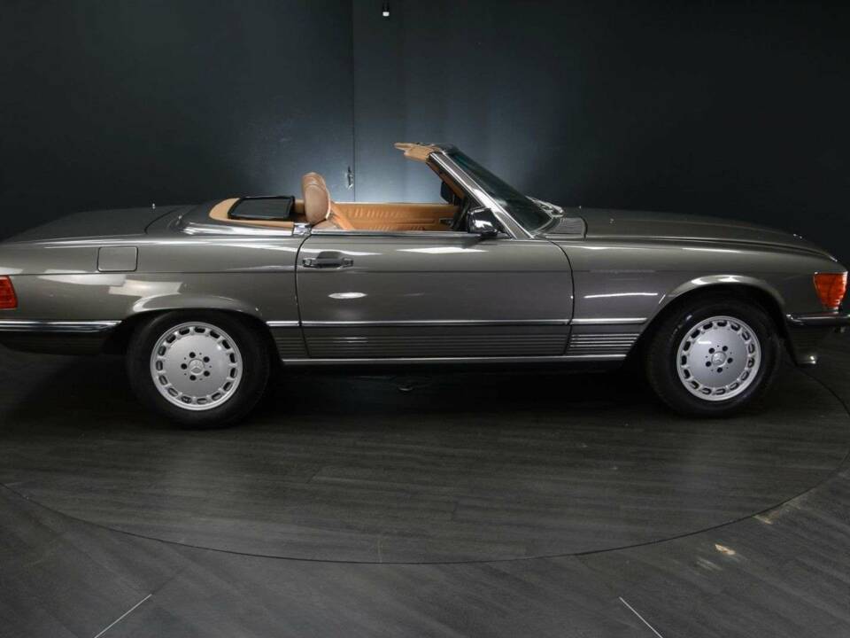 Image 6/50 de Mercedes-Benz 420 SL (1987)