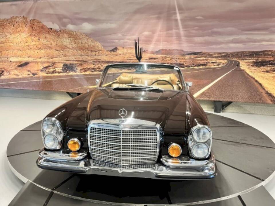 Image 4/37 of Mercedes-Benz 280 SE 3,5 (1970)