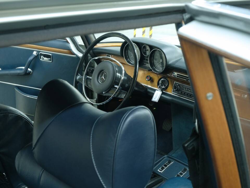 Image 42/50 of Mercedes-Benz 300 SEL 3.5 (1972)