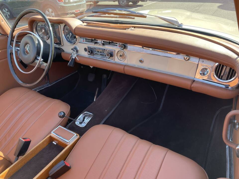 Immagine 22/50 di Mercedes-Benz 280 SL (1969)
