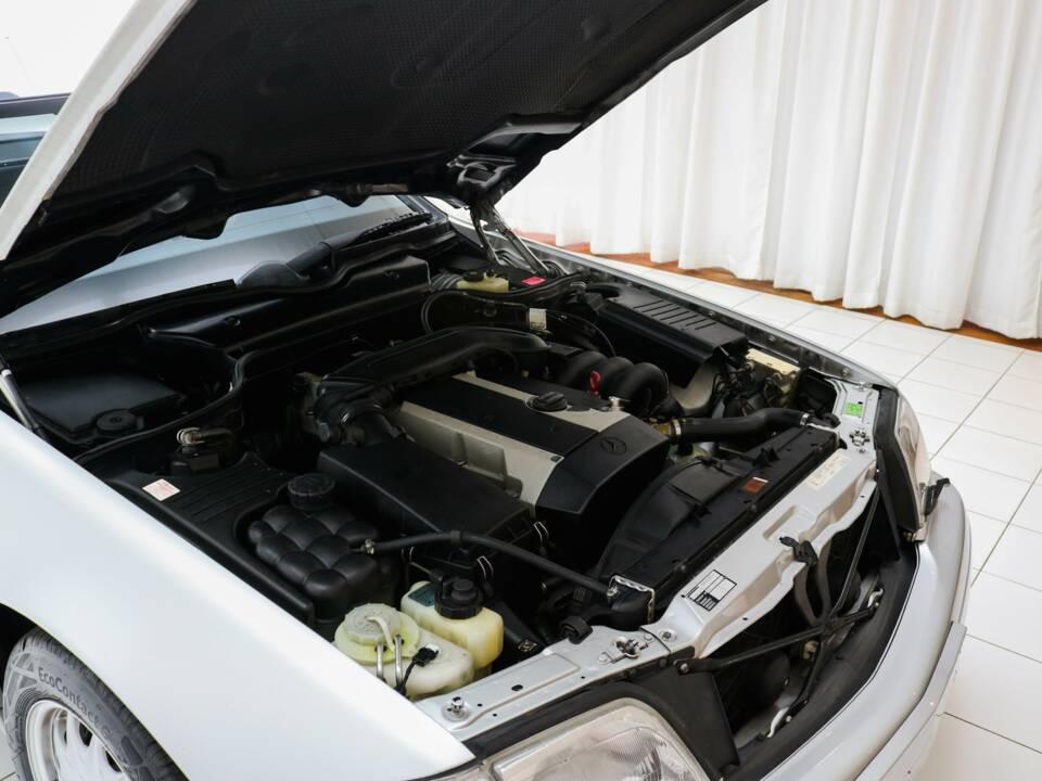 Bild 46/84 von Mercedes-Benz SL 320 (1996)