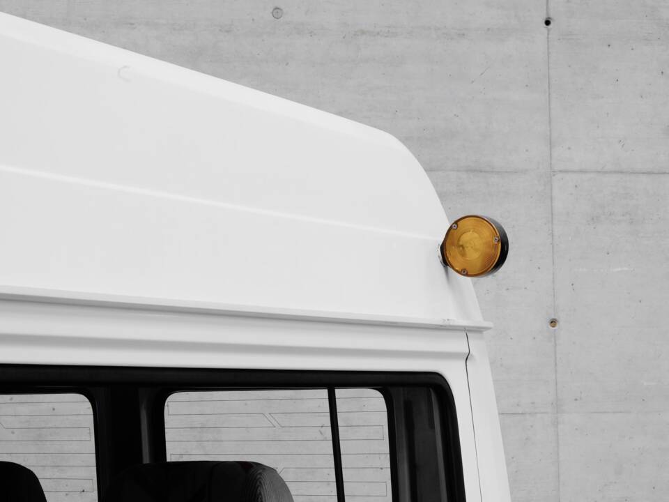 Immagine 35/43 di Mercedes-Benz MB 100 D lang (1993)