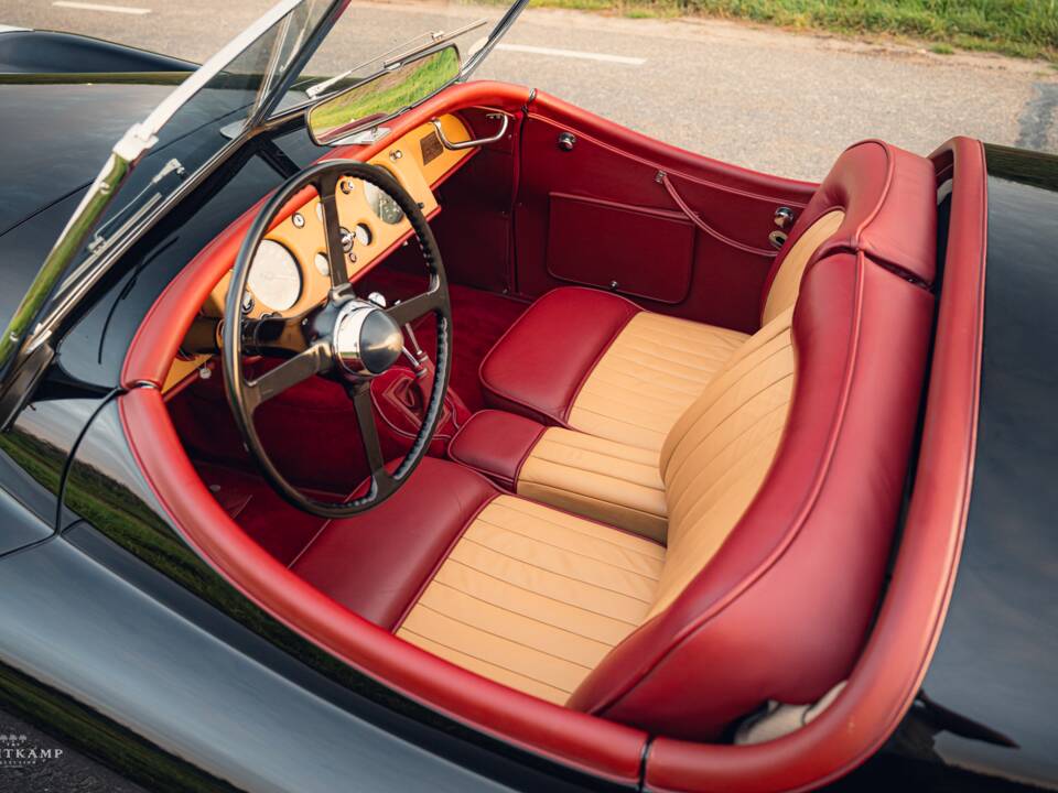 Image 12/20 of Jaguar XK 120 OTS (1950)