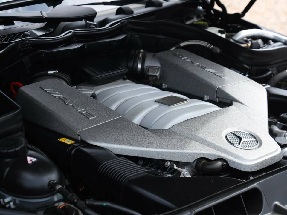Image 21/50 of Mercedes-Benz C 63 AMG (2012)