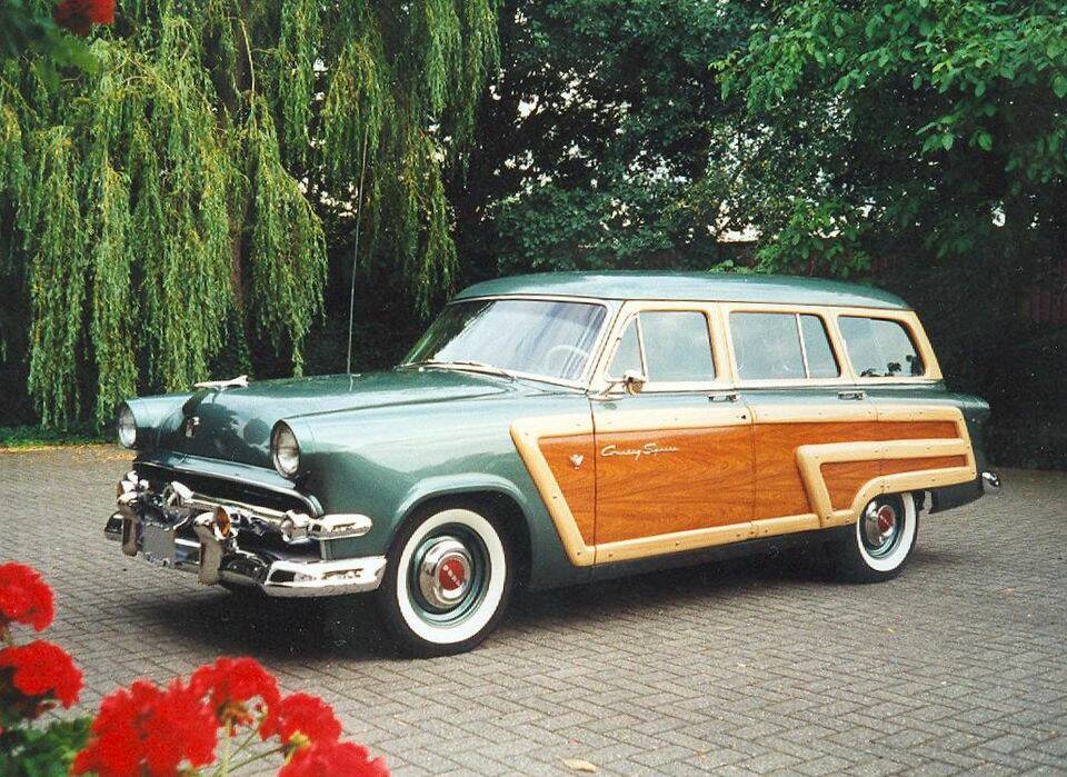 Image 1/8 of Ford Custom DeLuxe Country Squire (1954)