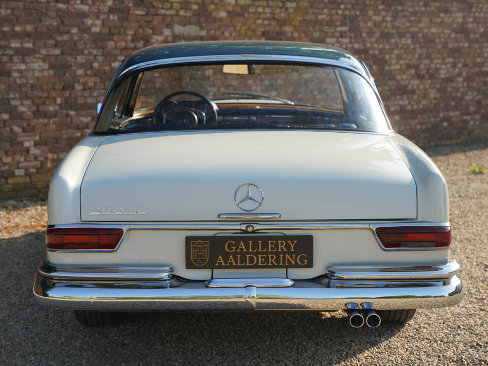 Image 6/50 de Mercedes-Benz 280 SE (1968)