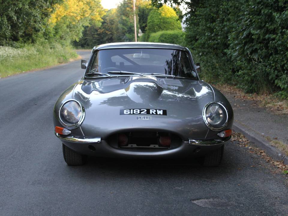 Image 2/24 de Jaguar Type E 3.8 (1961)