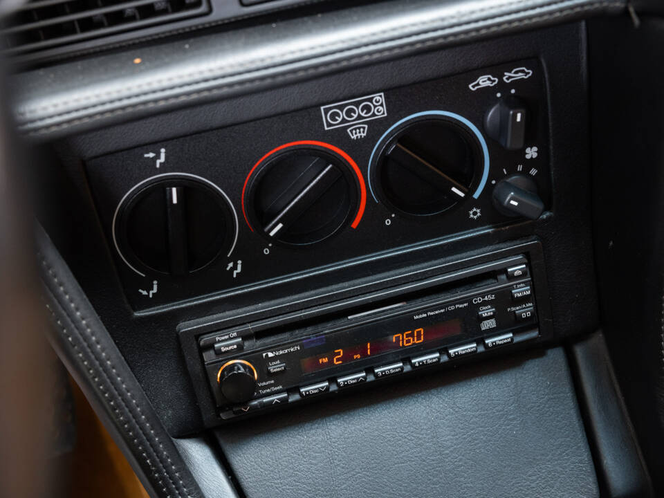 Image 16/32 de Alfa Romeo SZ (1994)