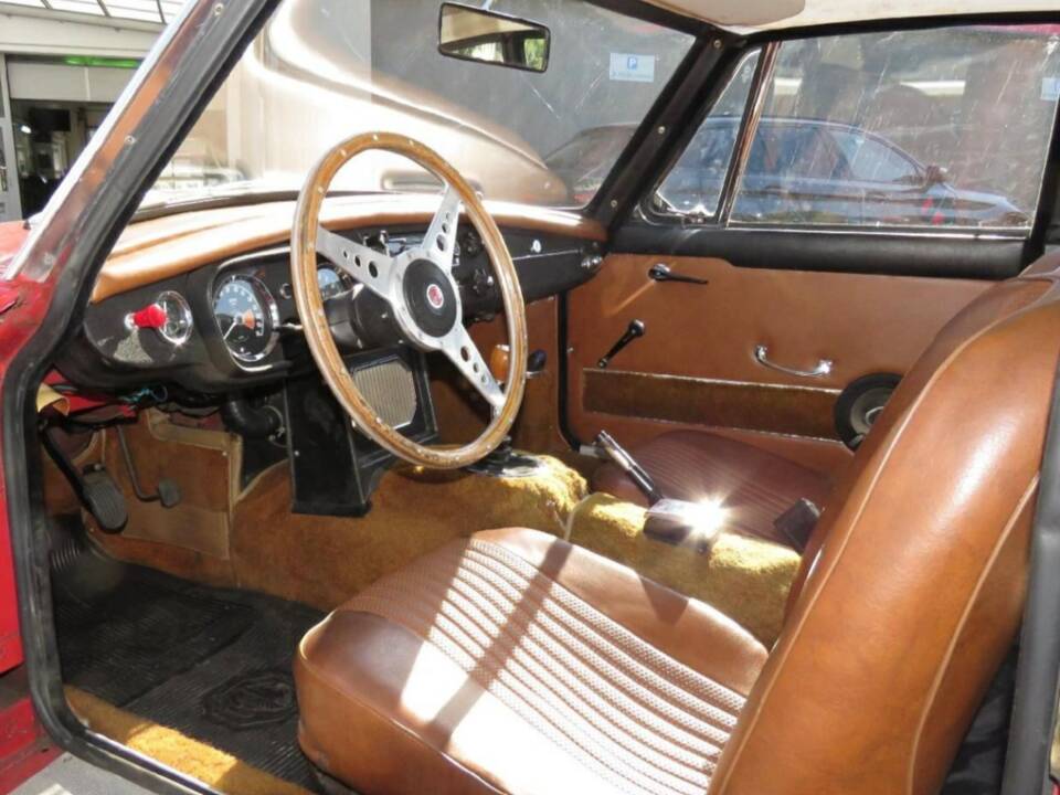 Image 15/28 de MG MGB GT (1966)