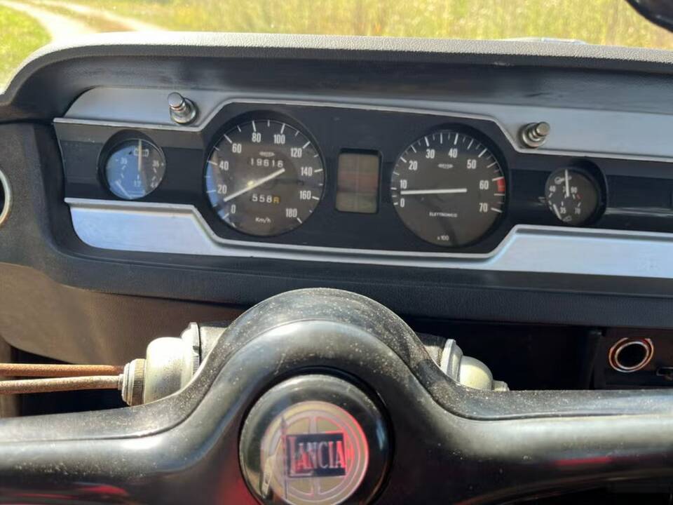 Image 7/8 of Lancia Fulvia (1970)