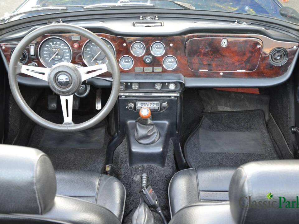 Image 12/50 of Triumph TR 6 (1975)