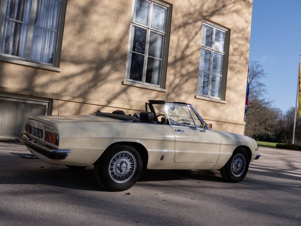 Image 57/58 of Alfa Romeo 2000 Spider Veloce (1977)