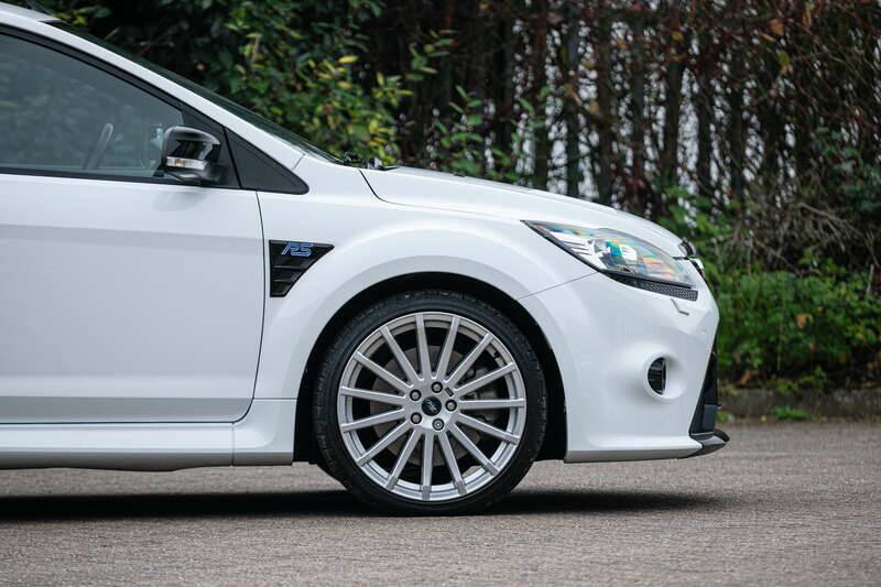 Image 11/50 of Ford Focus RS (2010)