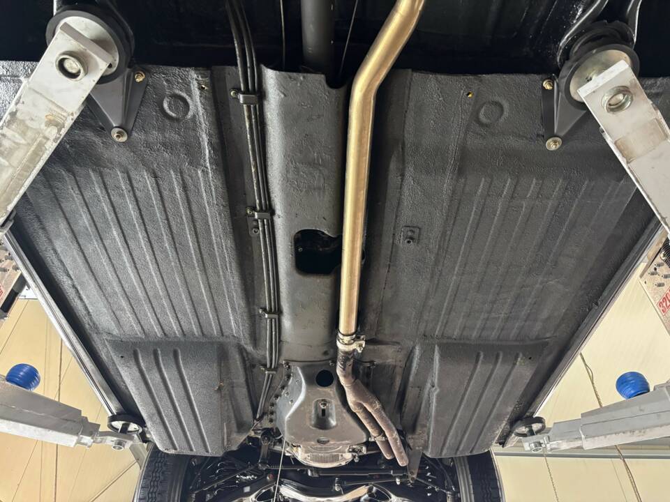 Image 28/29 of Mercedes-Benz 220 SE b (1963)