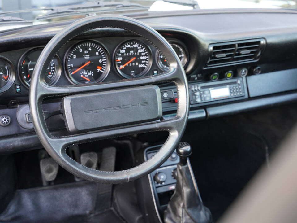 Image 31/50 of Porsche 911 Turbo 3.3 (1986)