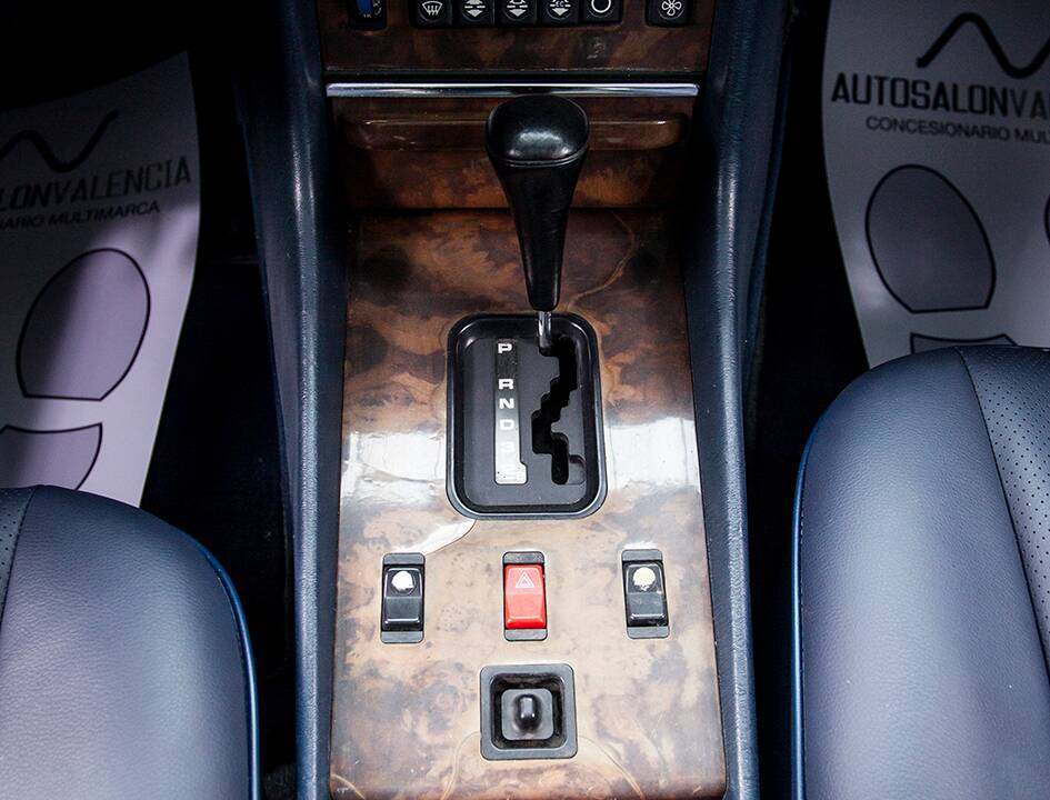 Bild 26/38 von Mercedes-Benz 560 SL (1986)