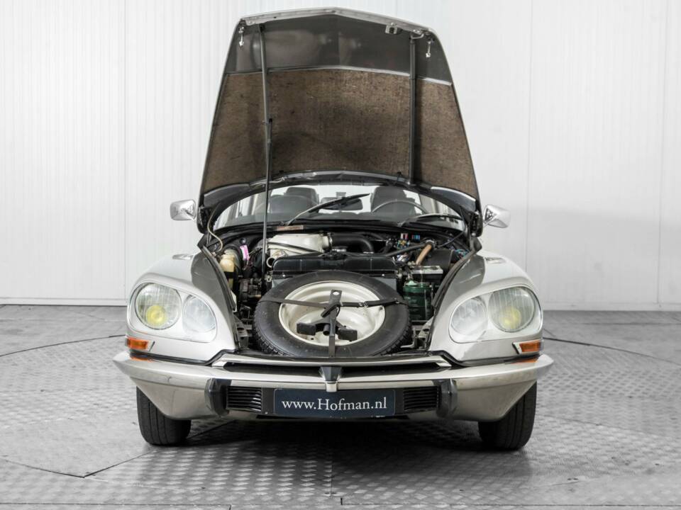 Image 42/50 of Citroën D Spécial (1971)