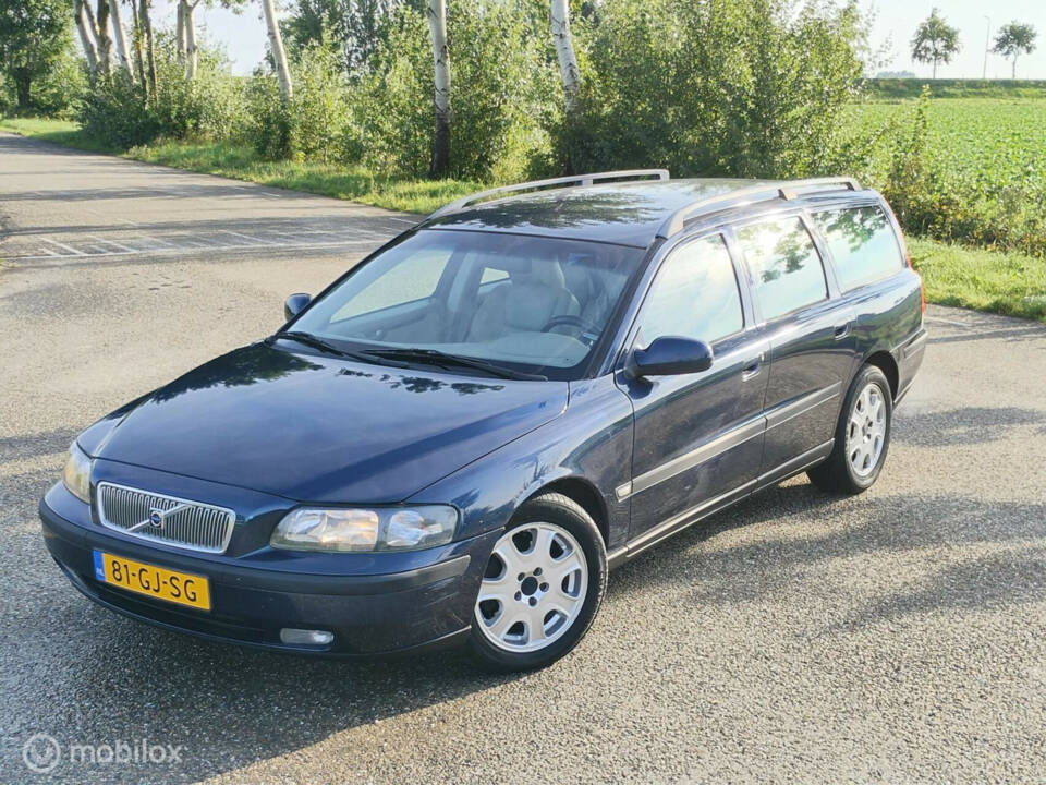 Image 3/28 of Volvo V 70 2.4 (2000)