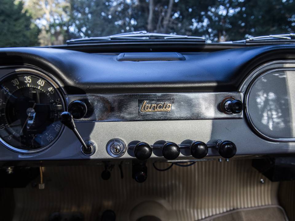 Image 29/50 of Lancia Flaminia GT Touring (1963)