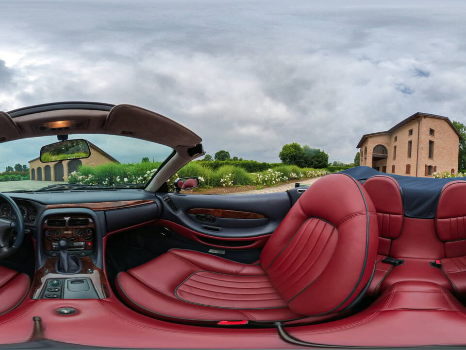 Bild 37/37 von Aston Martin DB 7 Volante (1998)