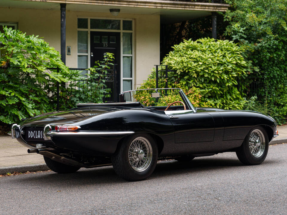 Image 3/22 of Jaguar E-Type 3.8 (1964)